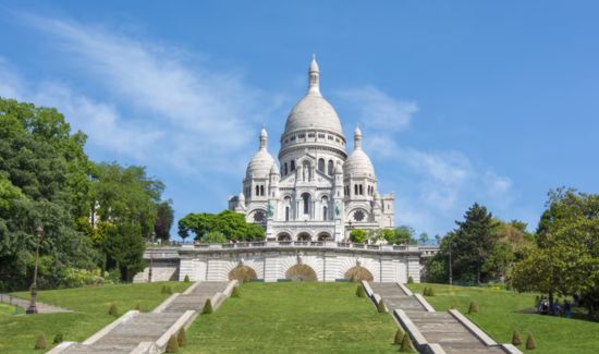 french landmark specific captions